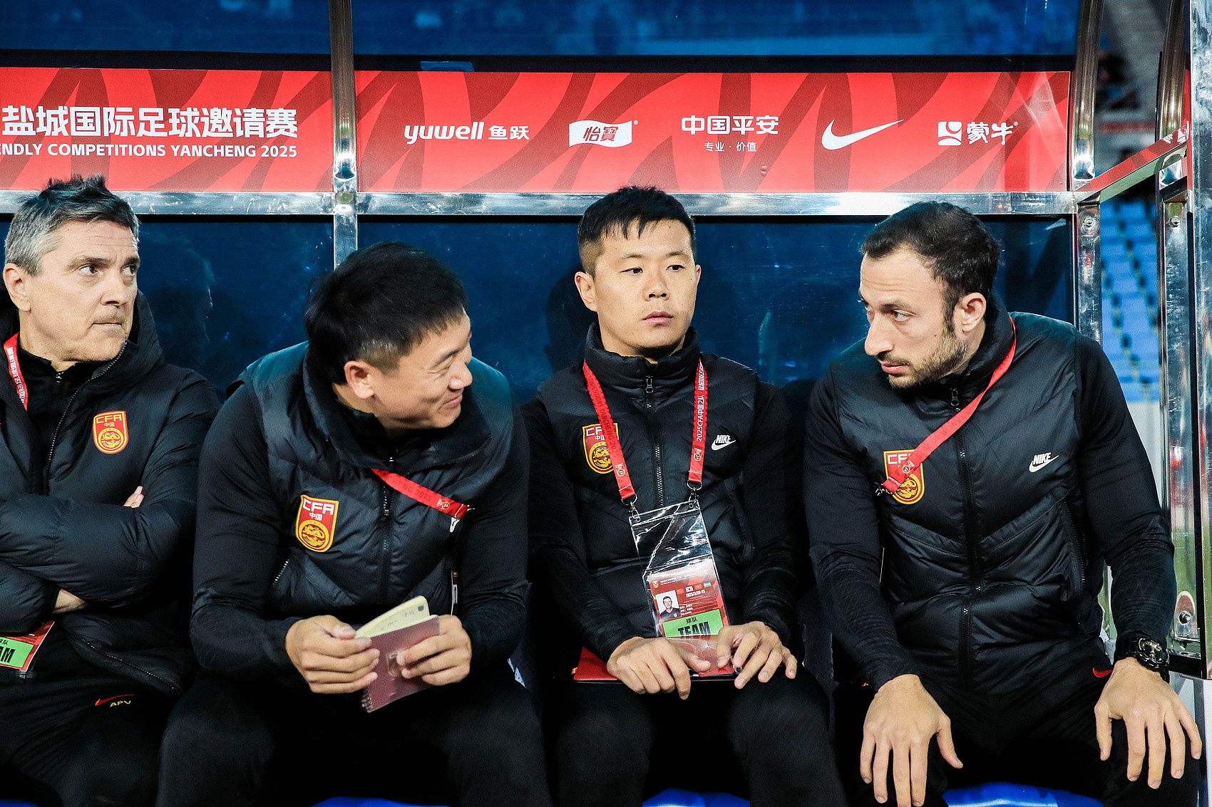 曼城被迅速扳平！胡桑诺夫送角，多纳鲁马手槌挥空，马夫头球破门