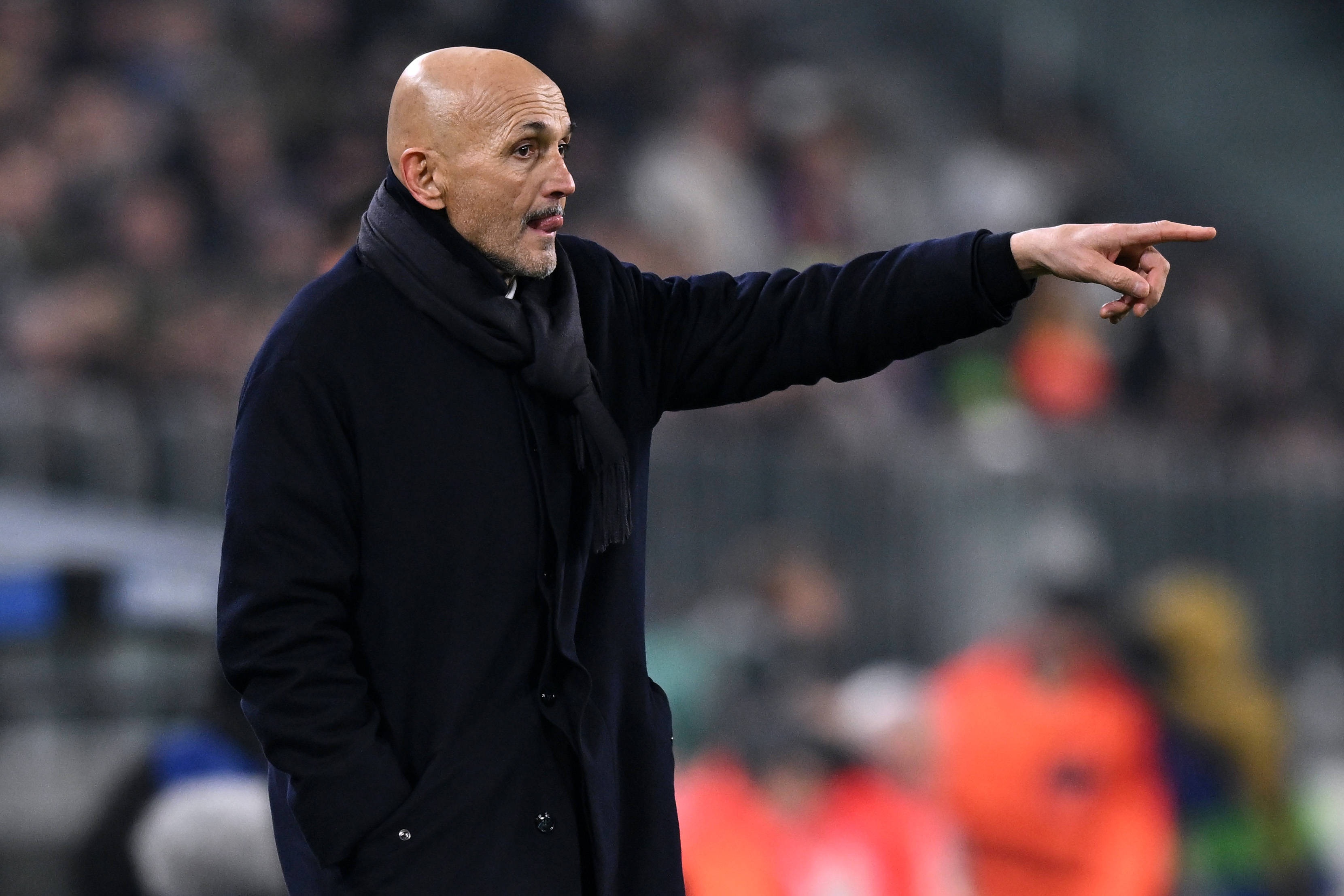 曼城被迅速扳平！胡桑诺夫送角，多纳鲁马手槌挥空，马夫头球破门