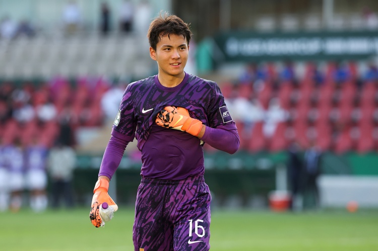 热刺19岁后卫罗斯韦尔替补登场迎首秀，球队官推晒照送祝贺