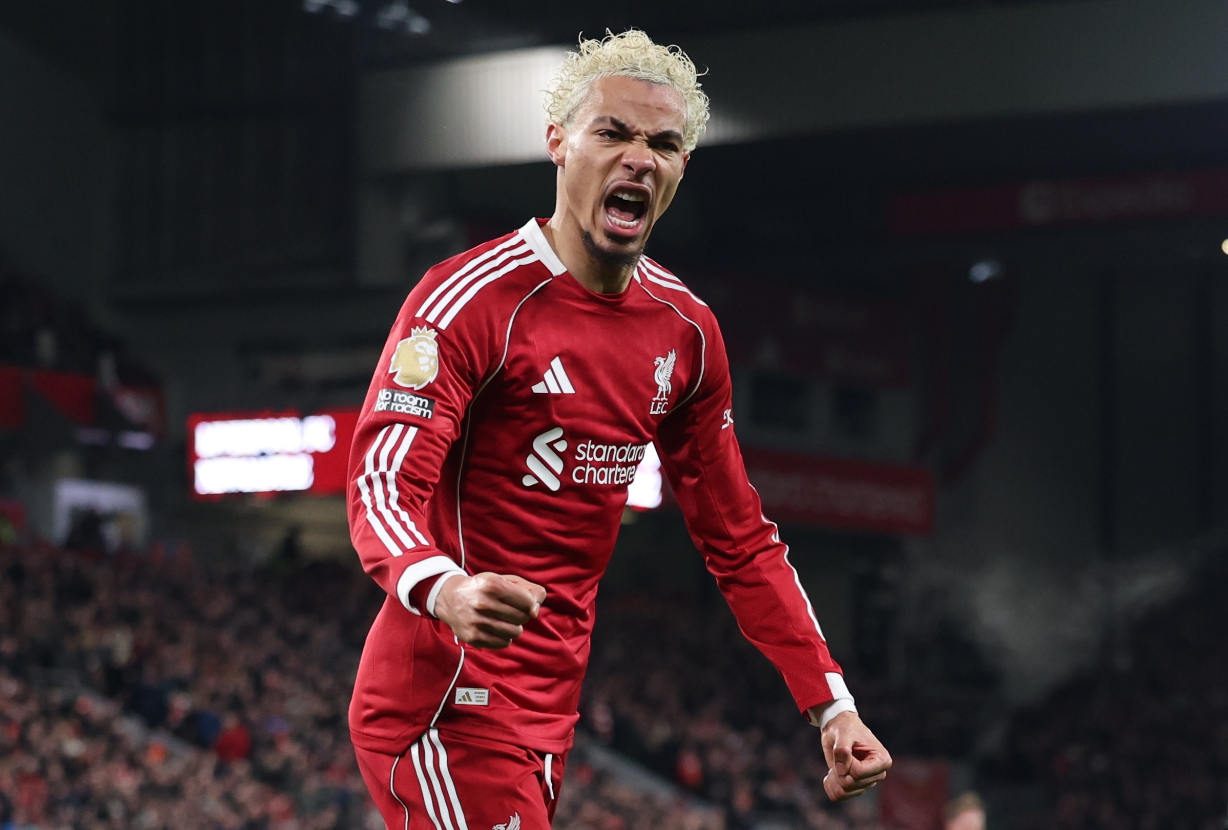 曼城被迅速扳平！胡桑诺夫送角，多纳鲁马手槌挥空，马夫头球破门