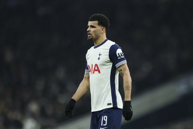 热刺19岁后卫罗斯韦尔替补登场迎首秀，球队官推晒照送祝贺