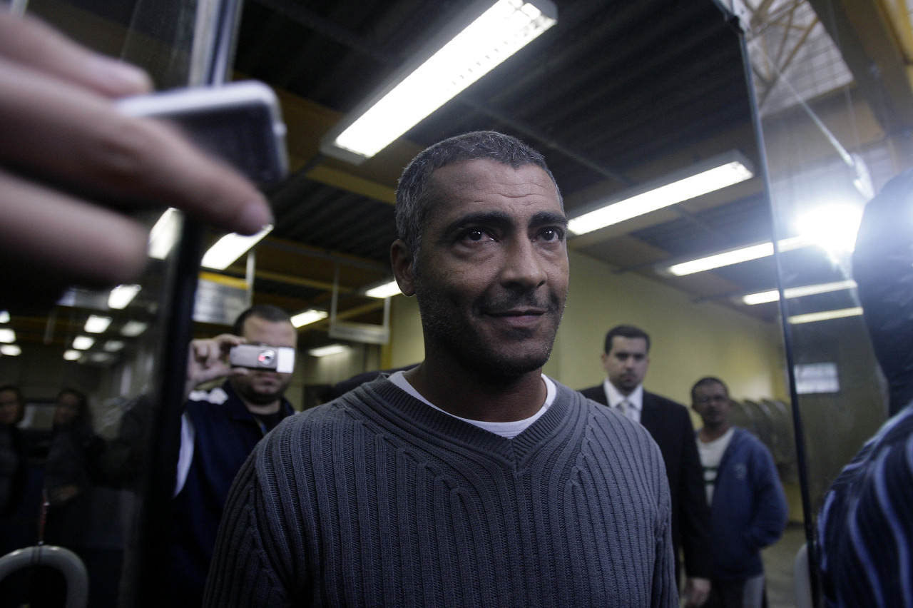 曼城被迅速扳平！胡桑诺夫送角，多纳鲁马手槌挥空，马夫头球破门